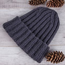 Men's beanie hat with a diagonal ornament on the top pattern