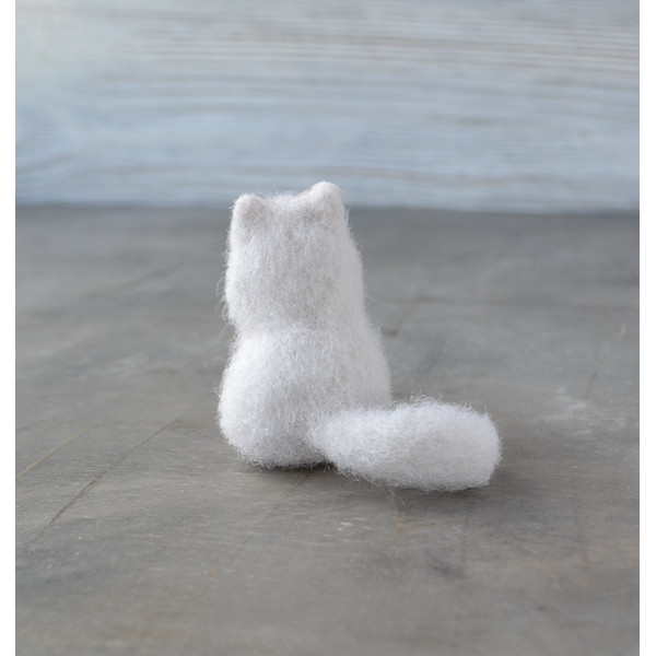 Needle felted tiny white cat (3).JPG