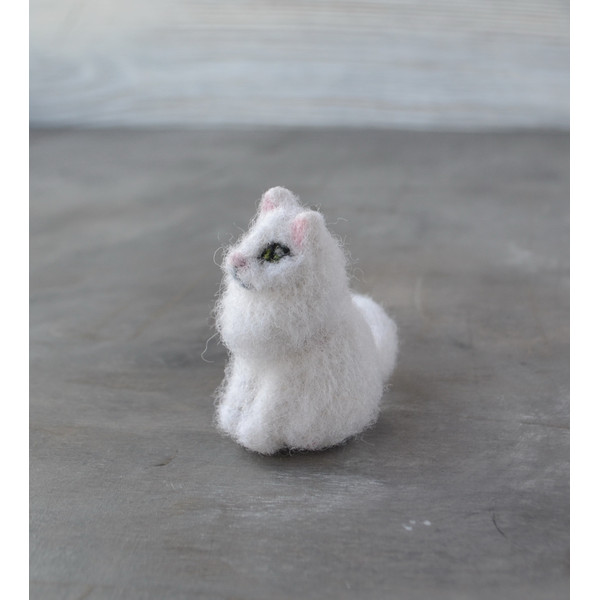 Needle felted tiny white cat (5).JPG