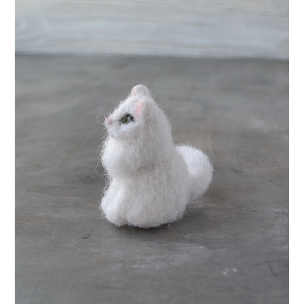 Needle felted tiny white cat (6).JPG