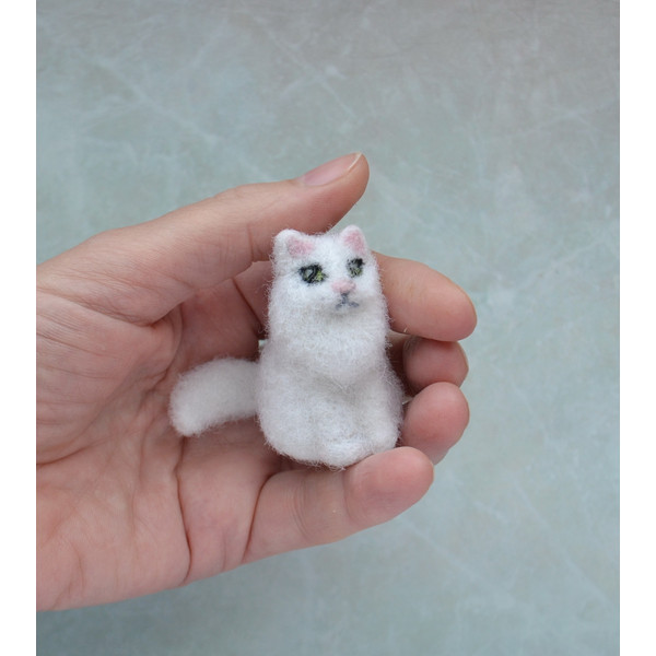 Miniature-dollhouse-white-cat-figurine-1/12-scale-Needle-felted-realistic-wool-fluffy-cat