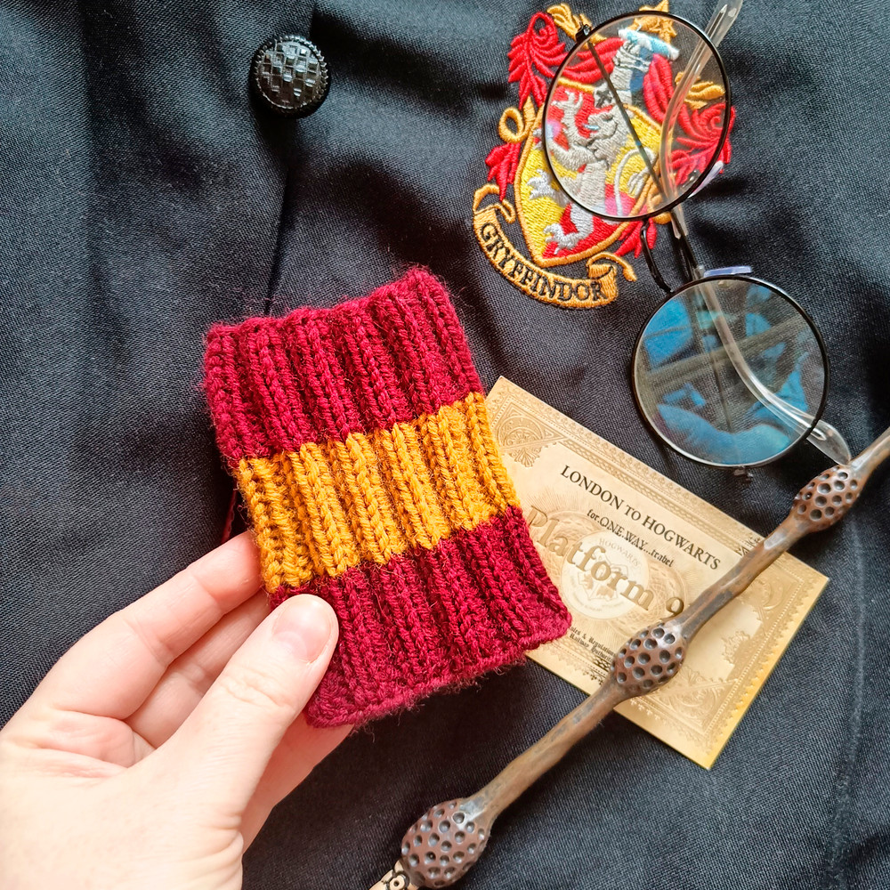 Harry Potter Coffee cup holder Gryffindor Coffee cup holder Harry Potter gifts Hand knit Coffee cup holder