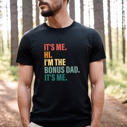 it's me hi i'm the bonus dad it's me, happy father's day shirt, watercolor father shirt, gift for dad, daddy crewneck, b