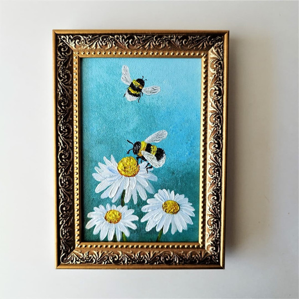 Daisy-painting-a-bumblebee-impasto-artwork-insect-small-wall-decor.jpg