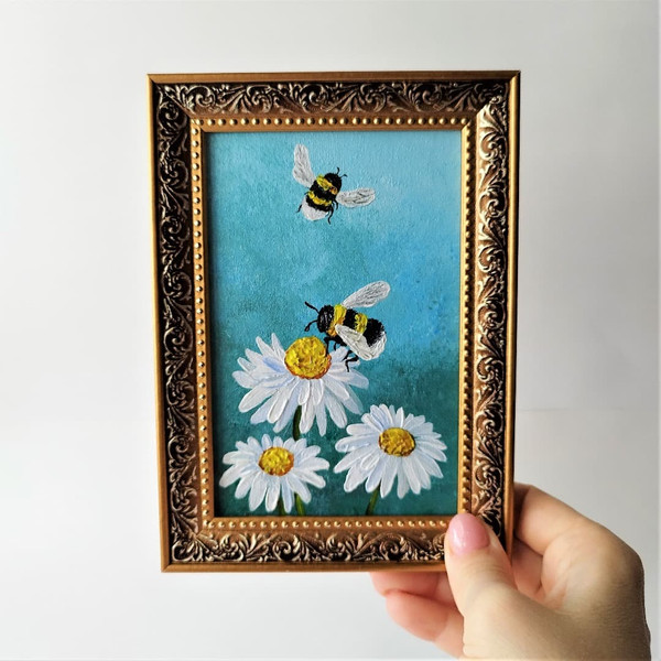 Small-painting-two-bumblebees-sitting-on-daisies-with-acrylic-paints-on-canvas-board.jpg
