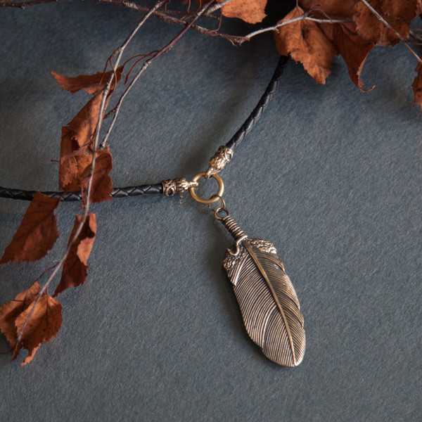 feather-necklace