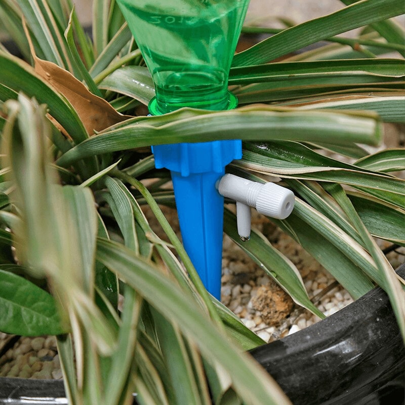 plantwateringspikeswithadjustablevalve2png