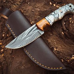 Handmade Damascus Steel Hunting Knife Resin Handle With Leather Sheath