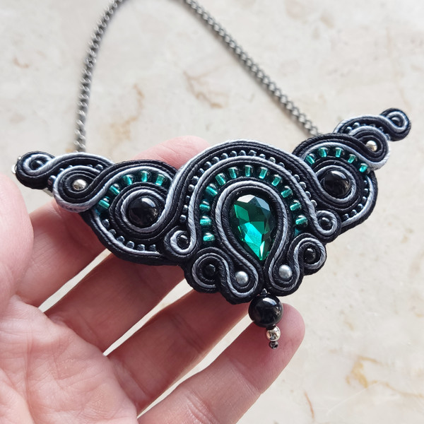 Black-and-green-necklace