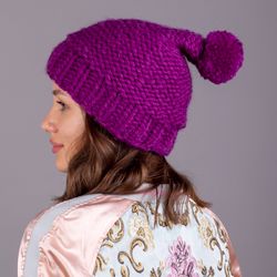 Hat with a pompom. Fuchsia color