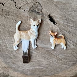 set two chihuahua figurine - brooch and dog show ring clip/number holder, cast plastic, hand-painted