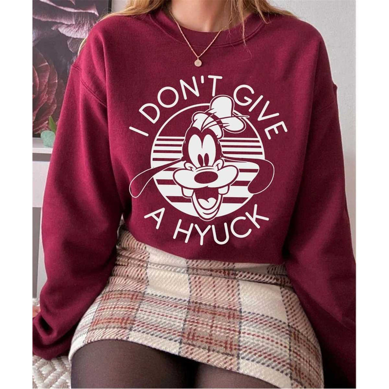 MR-5520239415-goofy-i-dont-give-a-hyuck-sweatshirt-disney-retro-shirt-image-1.jpg