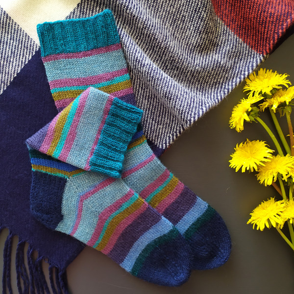 Blue-striped-hand-knitted-wool-socks-3