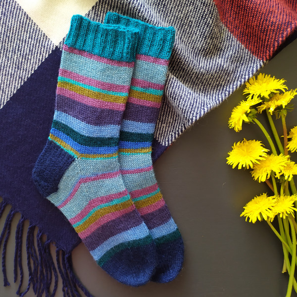 Blue-striped-hand-knitted-wool-socks-4
