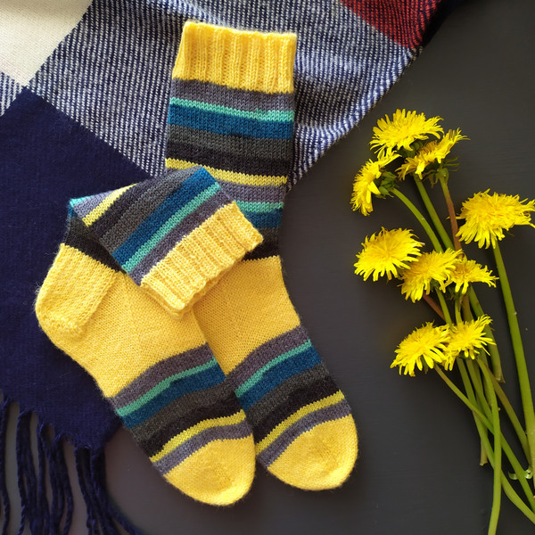 Bright-warm-handmade-winter-socks-1