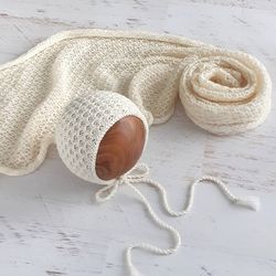 Milk wrap and hat. Knitted set for newborns
