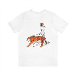 joe burrow shirt, joe burrow unisex tshirt, cat walk joe burrow, sports shirts, bengal tiger, cincinnati bengals