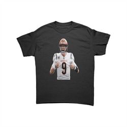 joe burrow, cincinnati bengals - (adult gildan tee)