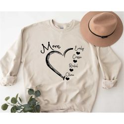 custom mom kids names sweatshirt,custom names crewneck,mothers day sweatshirt,mom heart crewneck,gift for mom,personaliz