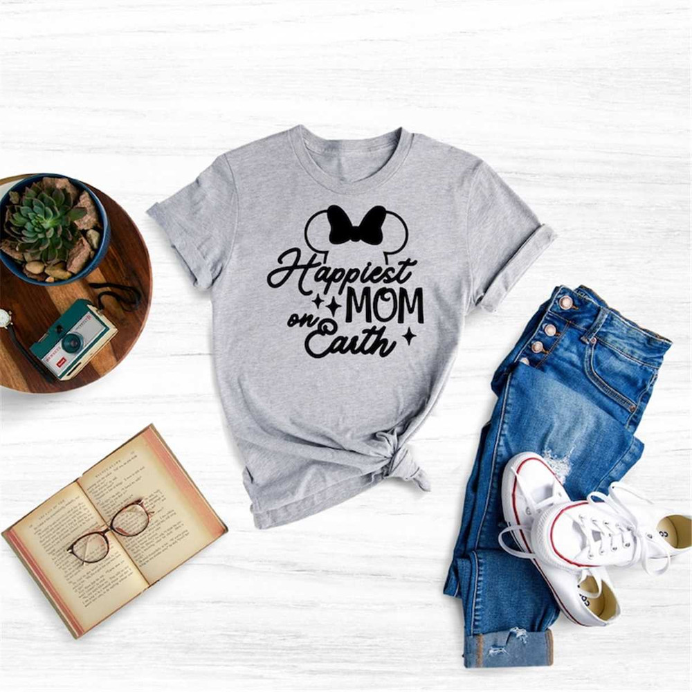 MR-65202317400-happiest-mom-on-earth-shirt-disney-mom-shirt-womens-disney-image-1.jpg