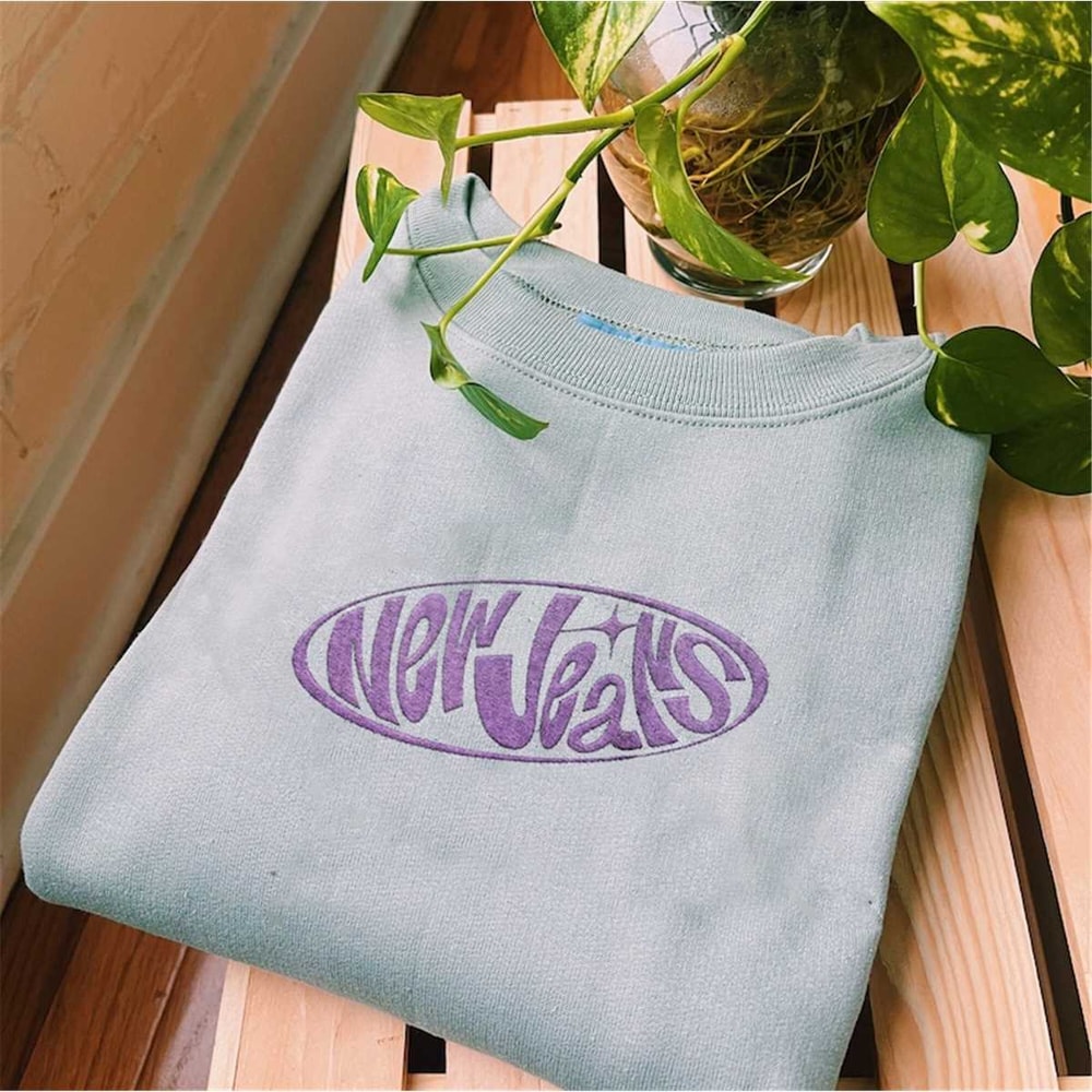 MR-752023173848-new-jeans-embroidered-sweatshirt-newjeans-oval-logo-kpop-light-blue.jpg