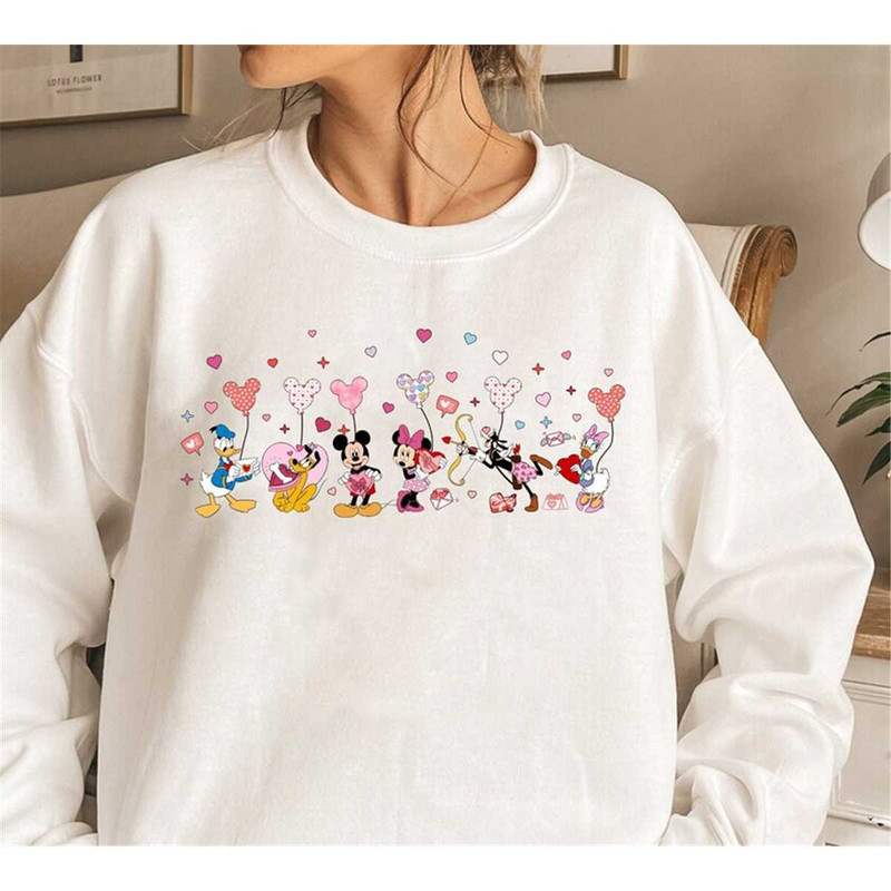 MR-75202318334-disney-valentines-day-sweatshirt-mickey-and-friends-white.jpg