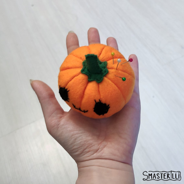 Felt pumpkin pattern PDF by Smasterilli, stuffed toy sewing pattern for halloween 4.JPG