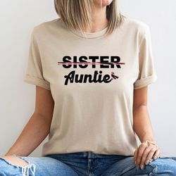 auntie shirt gifts for sister promoted to aunt, retro auntie crewneck shirts, pregnancy reveal gifts for aunt, auntie gi