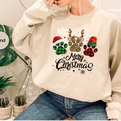 christmas long sleeve shirt gifts for dog mom, winter holiday sweatshirts for cat mom, cute merry christmas paw print ho