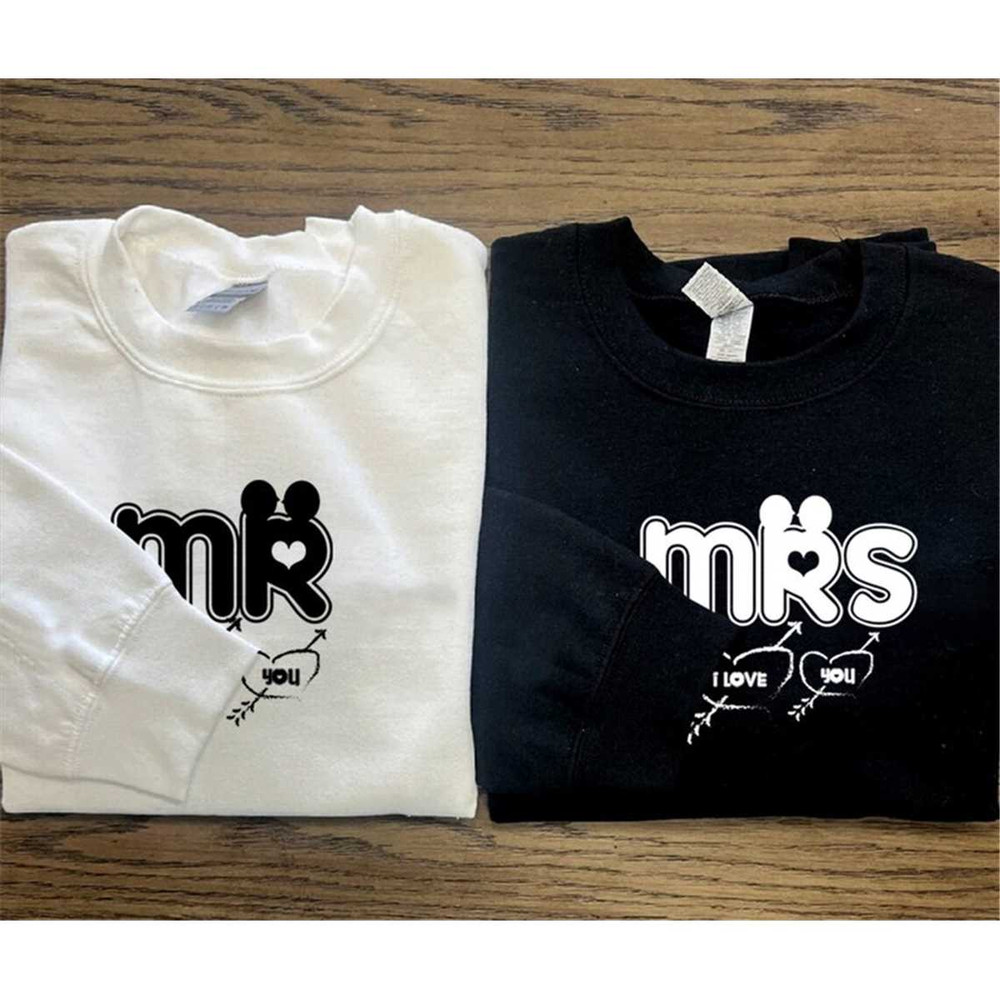 MR-9520239514-mr-and-mrs-sweatshir-valentines-couple-sweatshirt-couple-image-1.jpg