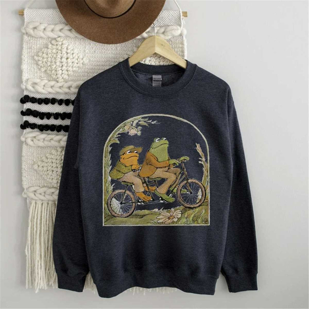 MR-95202310284-frog-and-toad-sweatshirt-classic-book-sweatshirt-cottagecore-image-1.jpg