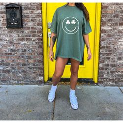 clover face feeling lucky st. patricks day oversized sweatshirt st pattys shirt clover lucky sweatshirt happy face sweat
