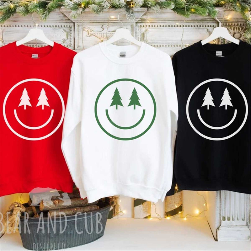 MR-9520231864-smiley-face-sweatshirt-christmas-crewneck-holiday-smiley-image-1.jpg