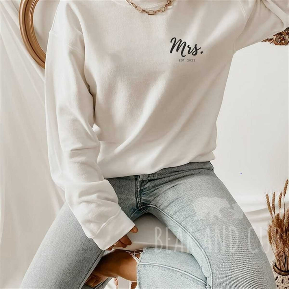 MR-952023202452-mrs-sweatshirt-mrs-est-2022-shirt-engagement-gift-image-1.jpg