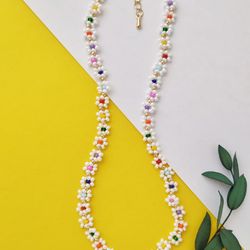Beaded daisy necklace, y2k jewelry, necklace girlfriend, flower necklace.