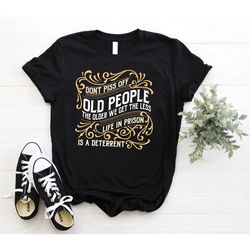 don't piss off old people the older we get the less t-shirt long sleeve sweartshirt hoodie