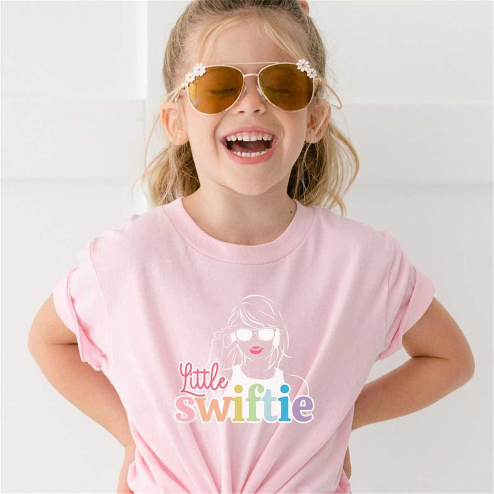 MR-1152023111315-ts-taylor-swift-youth-pink-little-swiftie-image-1.jpg