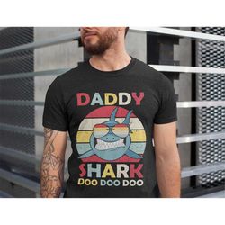 daddy shark doo doo doo t-shirt, shark shirt, pappy shark t-shirt, daddy shirt, daddy shark shirt,fathers day shirt,dadd