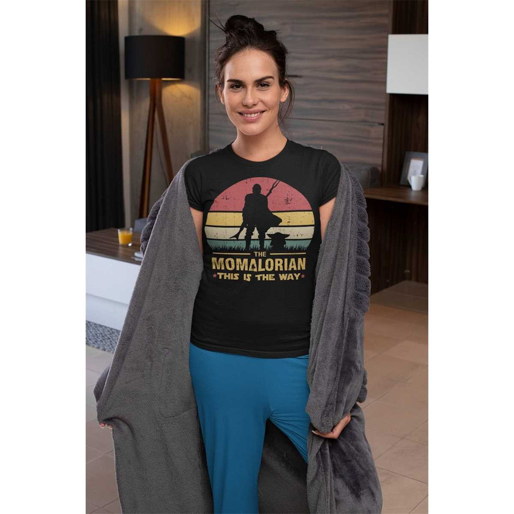 MR-115202318055-the-momalorian-shirt-star-wars-mom-shirt-the-dadalorian-the-image-1.jpg