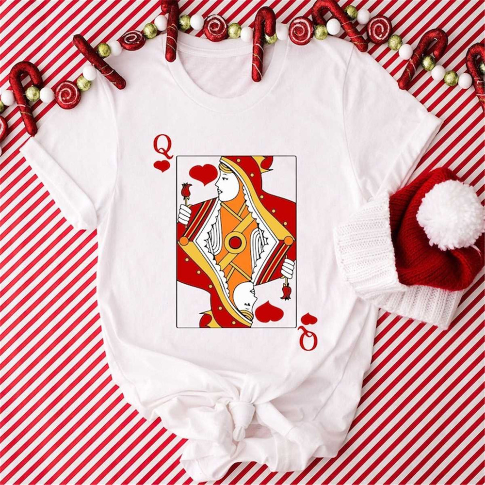 MR-1352023125116-queen-of-hearts-graphic-tee-shirt-for-women-oversized-style-image-1.jpg