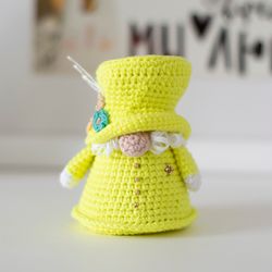 Cute crochet gnome doll Queen Elizabeth of Great Britain gift idea for fans of the royal family and the Queen's Mother