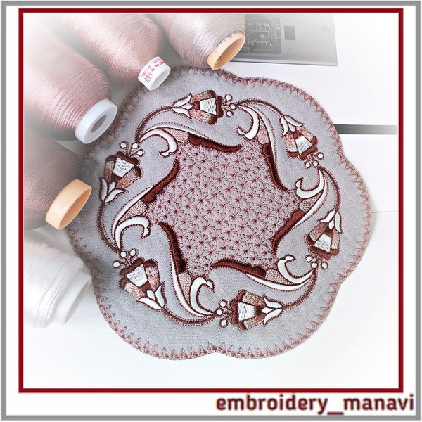 In_the_hoop_embroidery_design_stand_mug_rug_plates_lunchmat