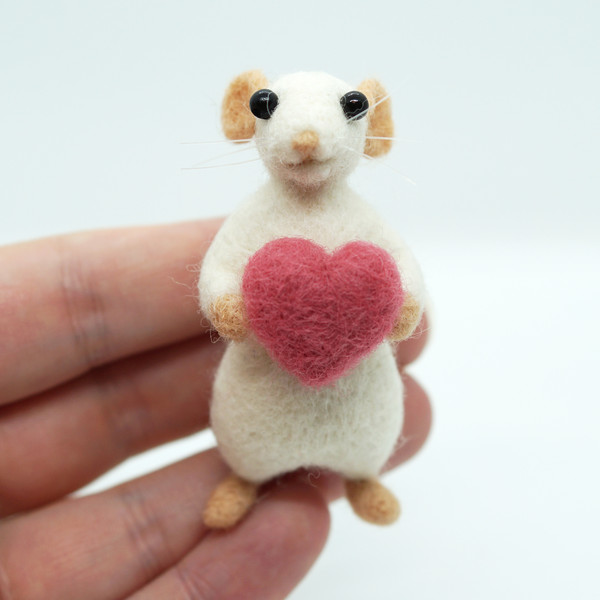 mouse-with-heart-love-gift-handmade