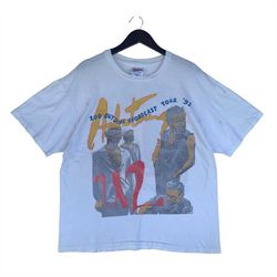 vintage 90s u2 irish rock band / alternative pop rock music new wave achtung baby album tour 1992 concert tee shirt