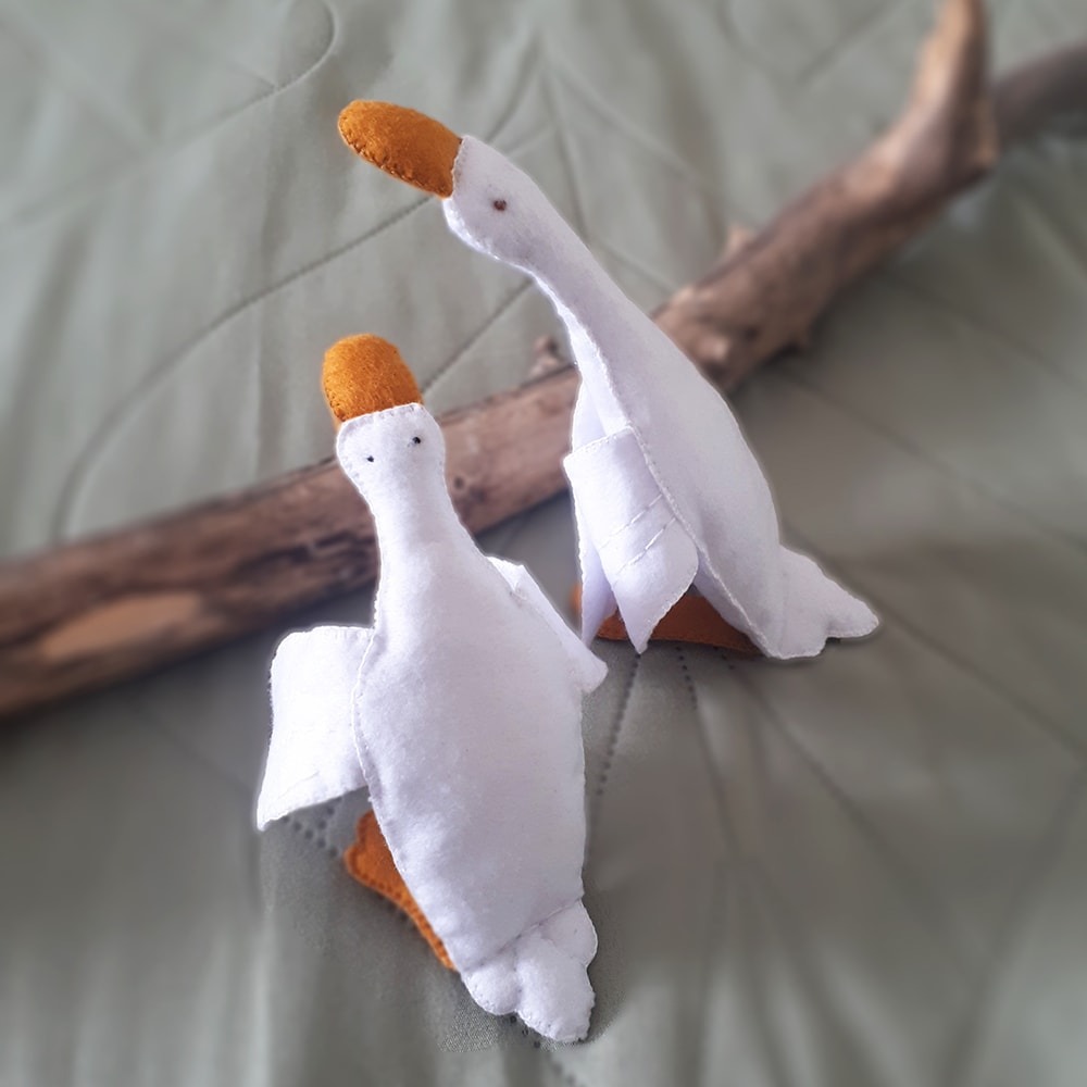 Felt stuffed soft toy goose PDF sewing pattern and tutorial.jpg