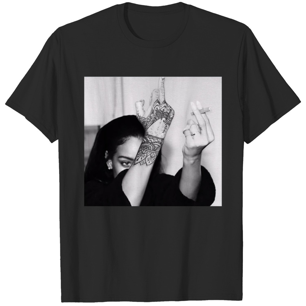 Rihanna Middle Finger T-shirt, Rihanna Shirt, Rihanna Retro 90s Bootleg Rap Tee, Rihanna 2023 Shirt for Men Women Fan