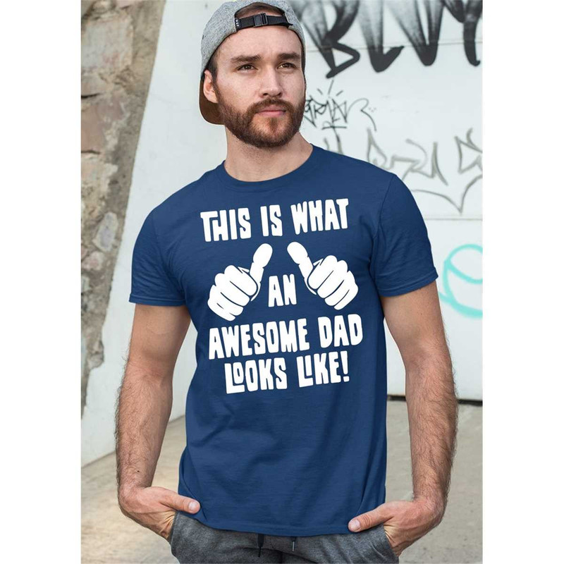 MR-20520238426-fathers-day-this-is-what-an-awesome-dad-looks-like-thumbs-gift-image-1.jpg