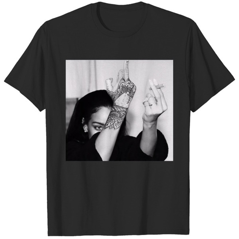 Rihanna Middle Finger T-shirt, Rihanna Shirt, Rihanna Retro 90s Bootleg Rap Tee, Rihanna 2023 Shirt for Men Women Fan