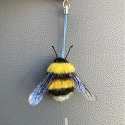 Wool Bumblebee 3d keychain Handmade needle felted realistic bee bag charm Insect replica car key chains for women