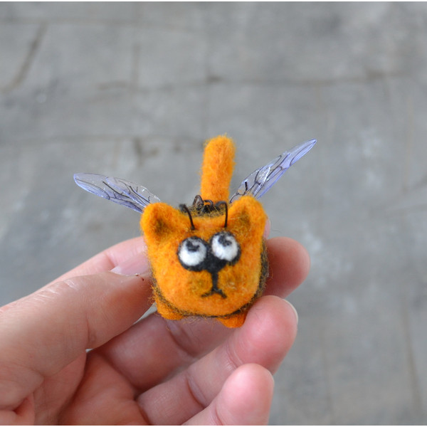 Cat-bee-with-wings-3d-keychain-Handmade-needle-felted-cute-bag-charm 1